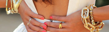 Pulseras doradas, están de moda