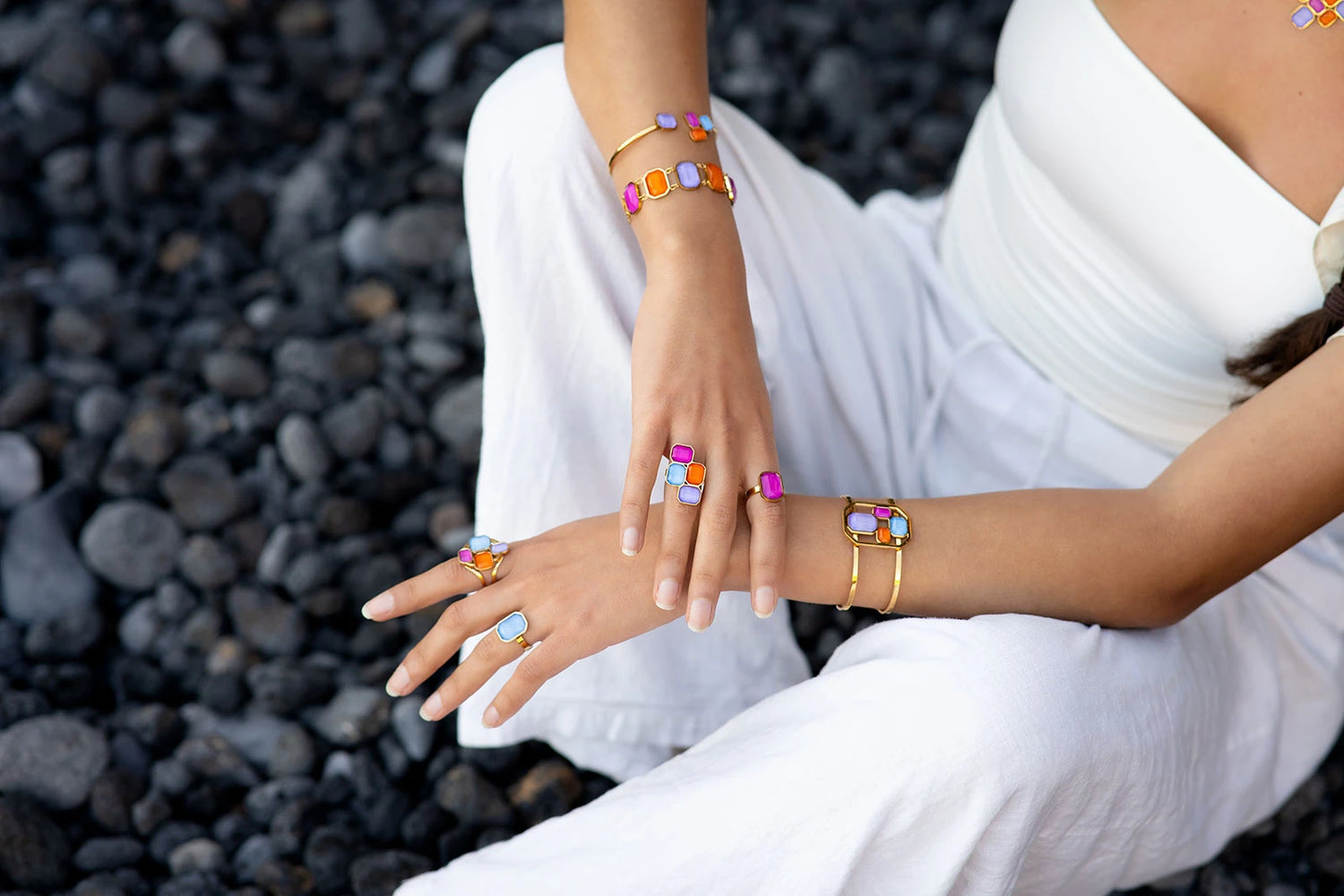 Colores tendencia en bisutería para primavera-verano 2025: alegría, luz y mucha personalidad