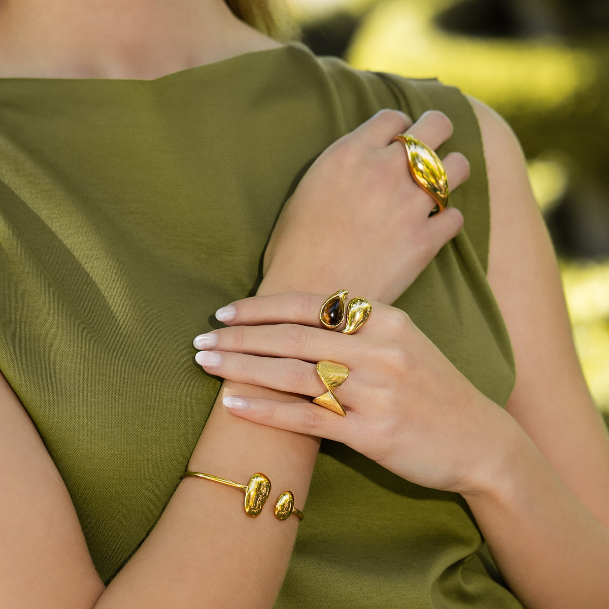 Anillo Waves Stride Dorado Anartxy