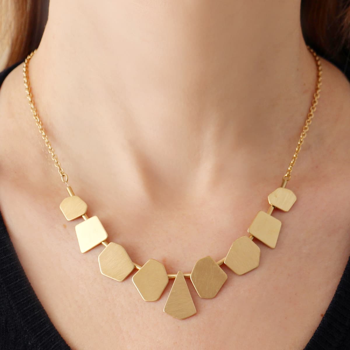 Collar Chisináu Dorado Anartxy