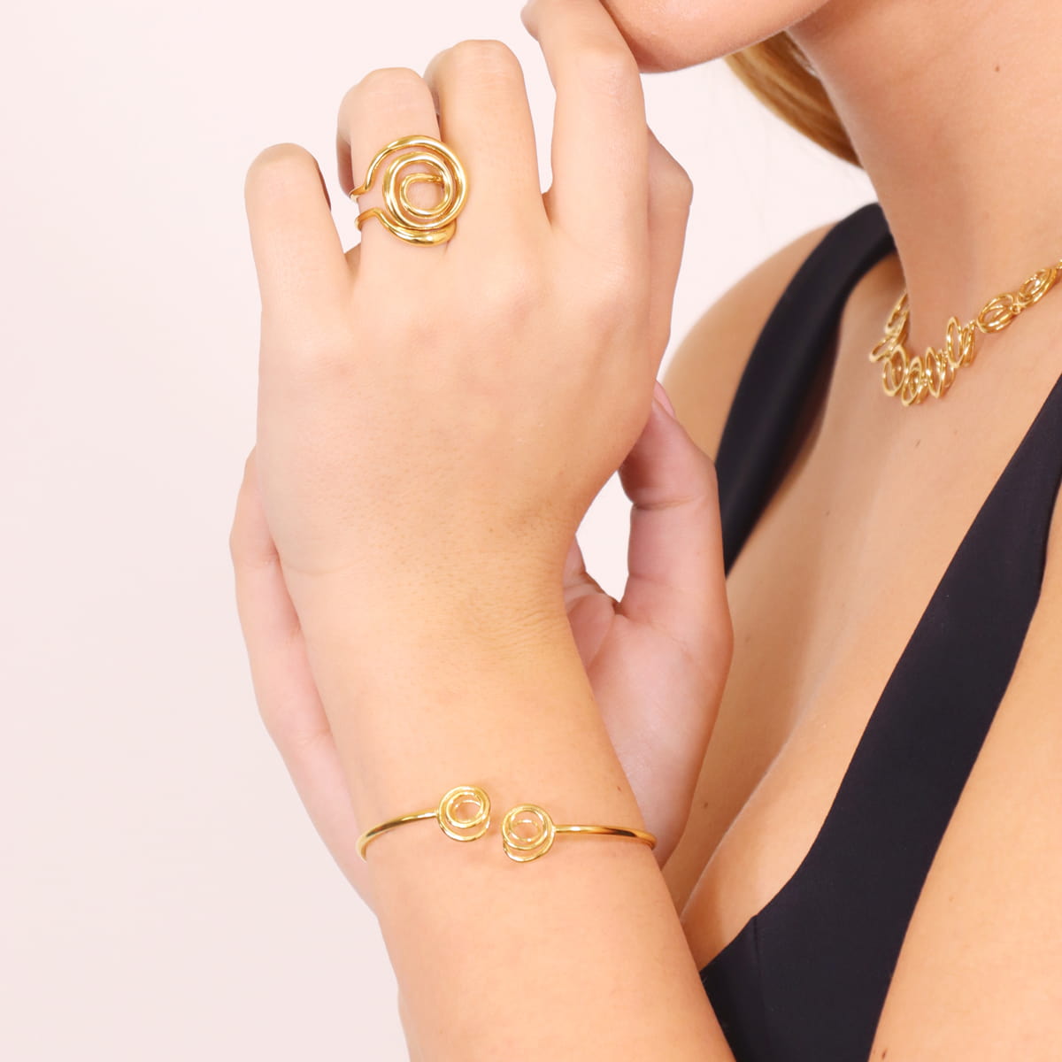 Brazalete flexible Liquid Whirl Dorado Anartxy