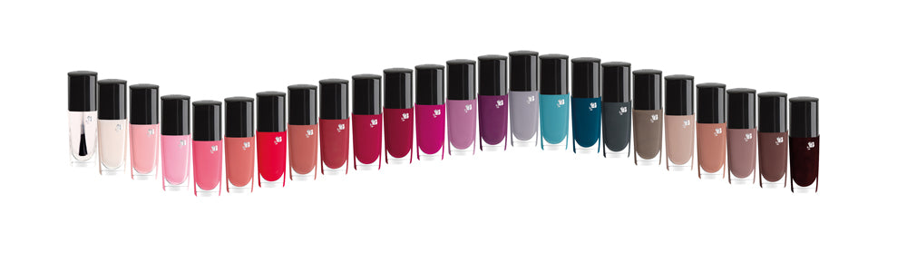 Combinar anillos y color de uñas