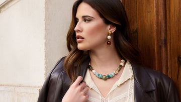 Cómo combinar joyas para crear looks elegantes en invierno