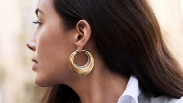 Joyas XL: la tendencia que convierte un look sencillo en un lookazo