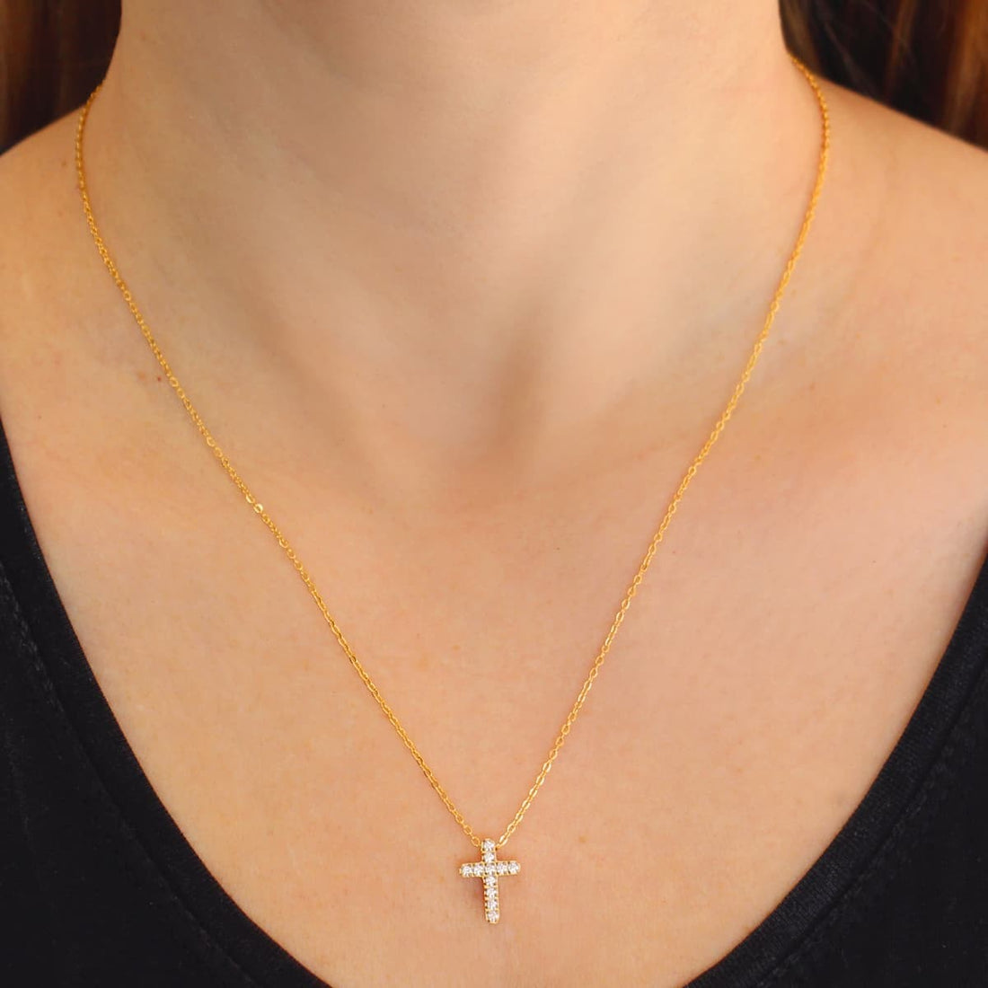 Collar Cruz Circonitas Dorado Anartxy