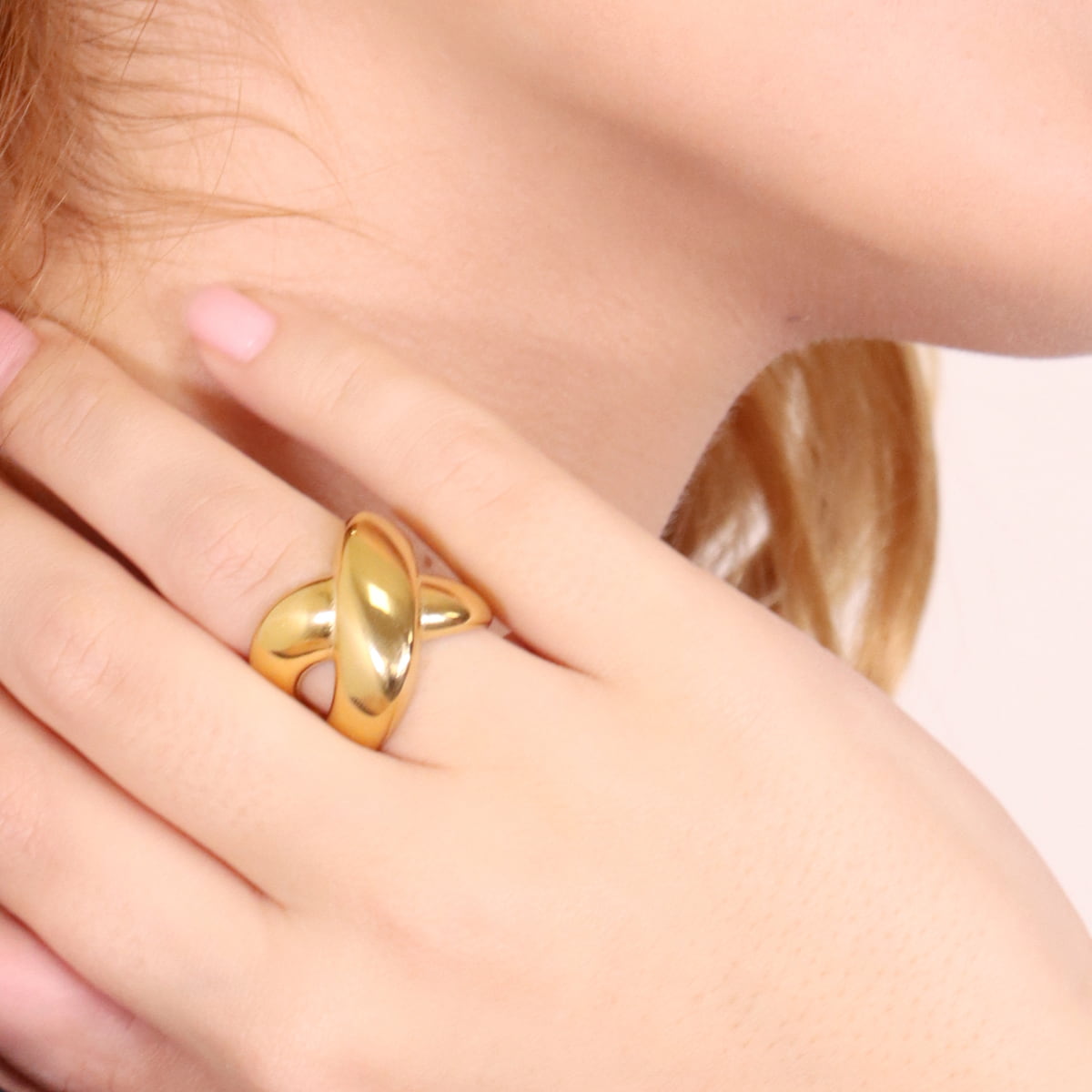 Waves Curvy Orbit Ring