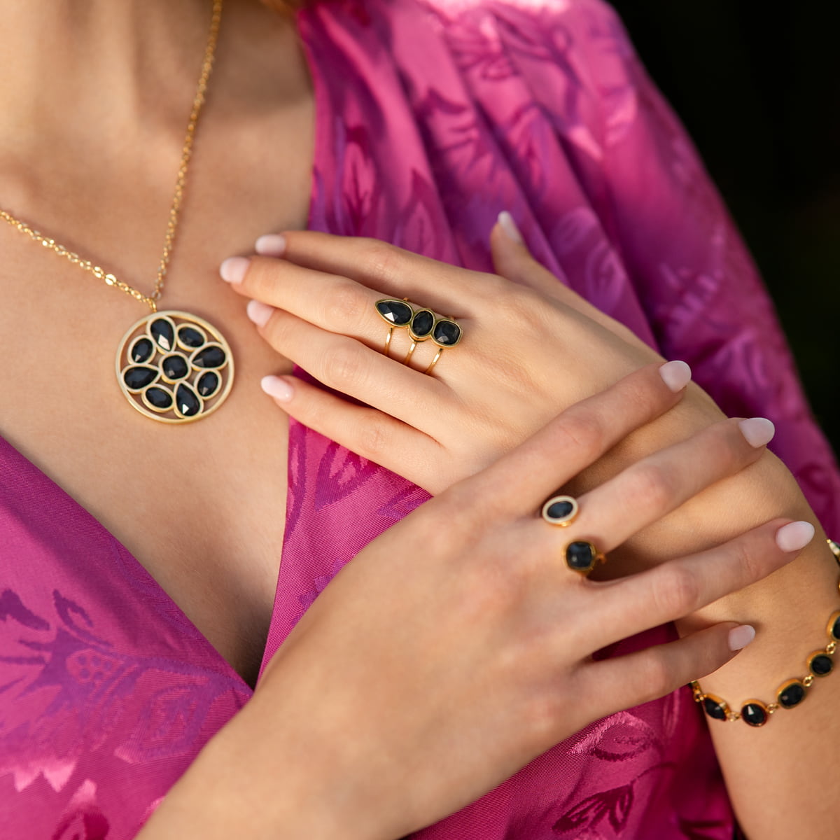 Anillo Drops Petal Negro Anartxy