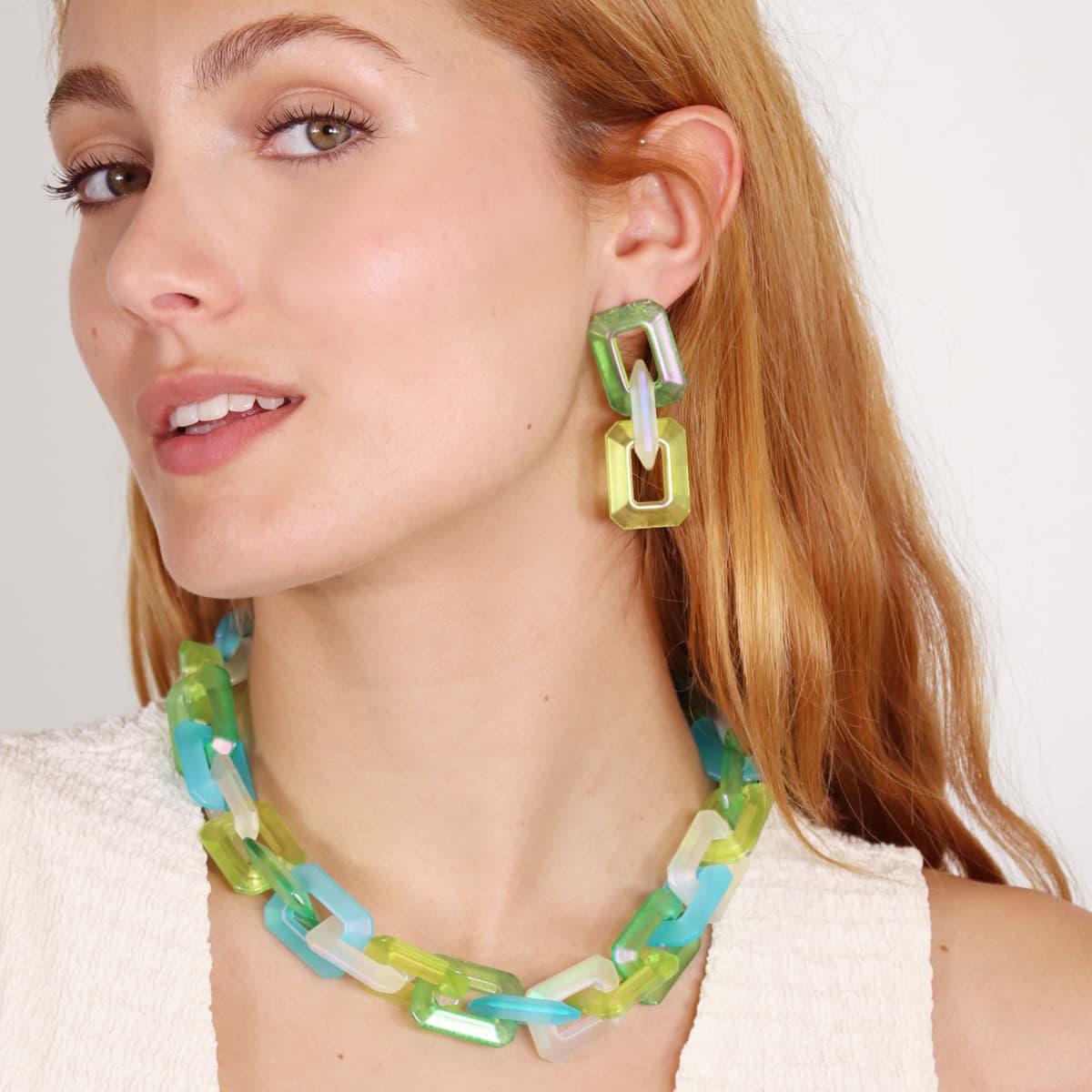 Collar Chains Cube