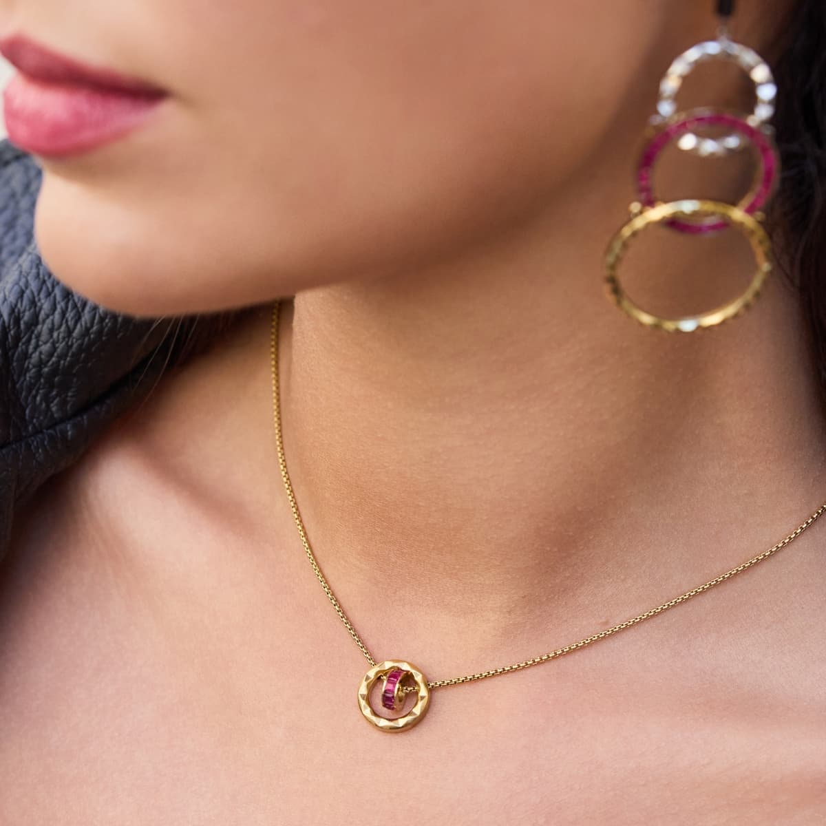 Collar Vandal círculo dorado Anartxy
