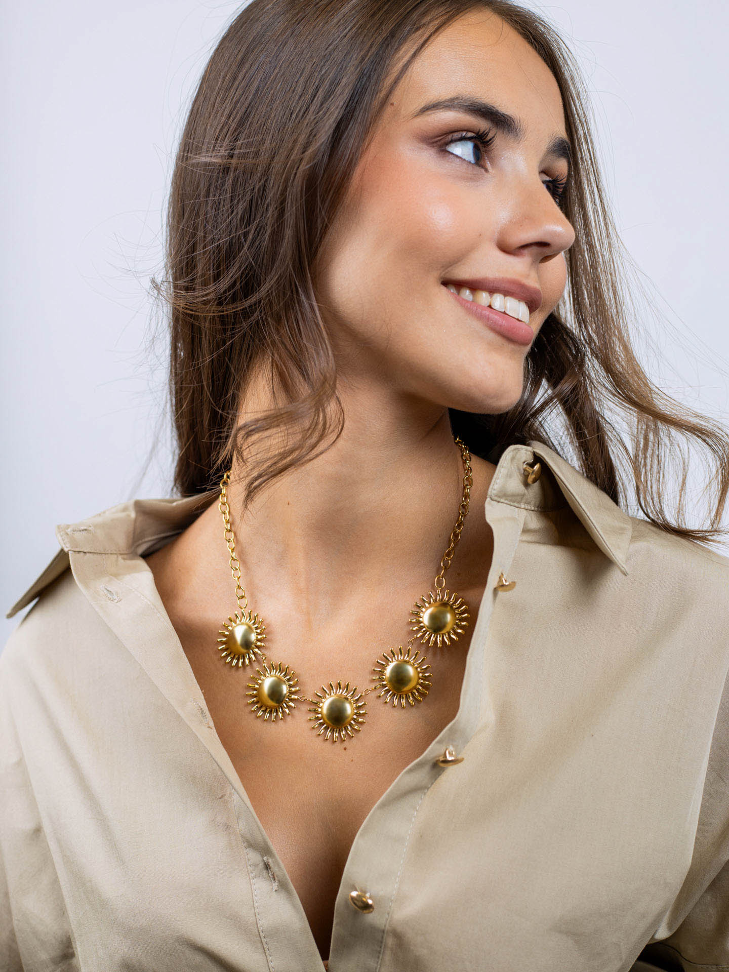Collar Essentials soles dorados