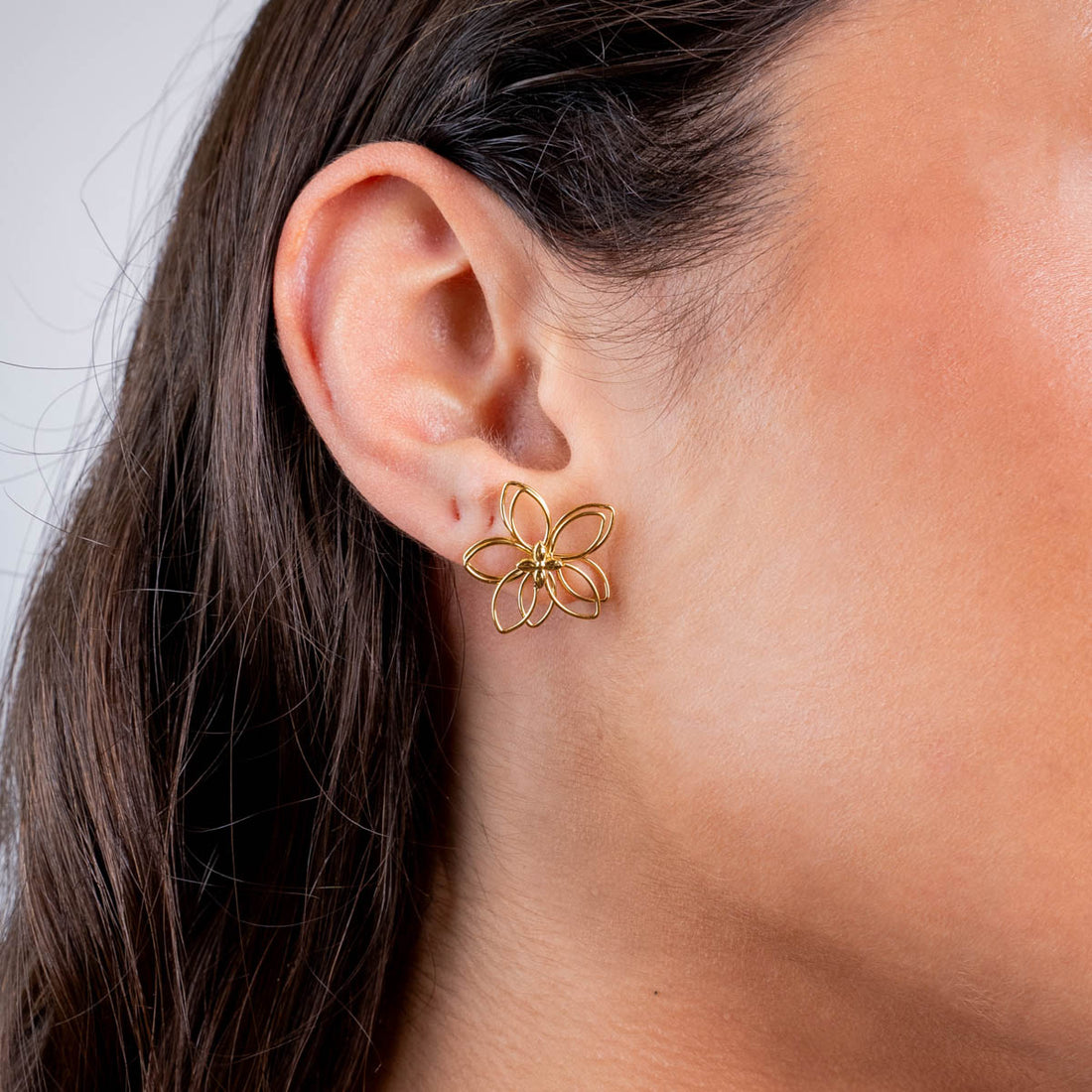 Pendientes Essentials flor silueta Dorado Anartxy