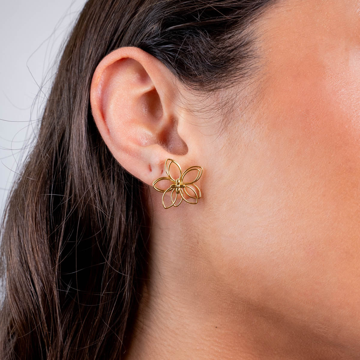 Pendientes Essentials flor silueta Dorado Anartxy