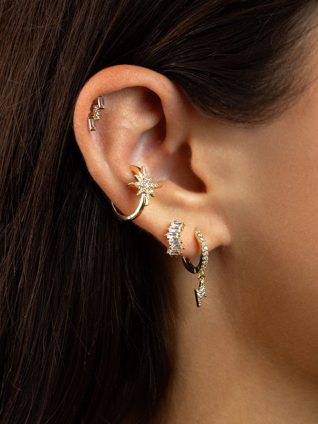 Piercing zigzag geométrico circonitas Dorado Anartxy