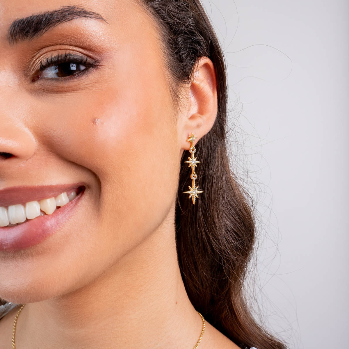Pendientes largos Alma estrellas circonitas Dorado Anartxy