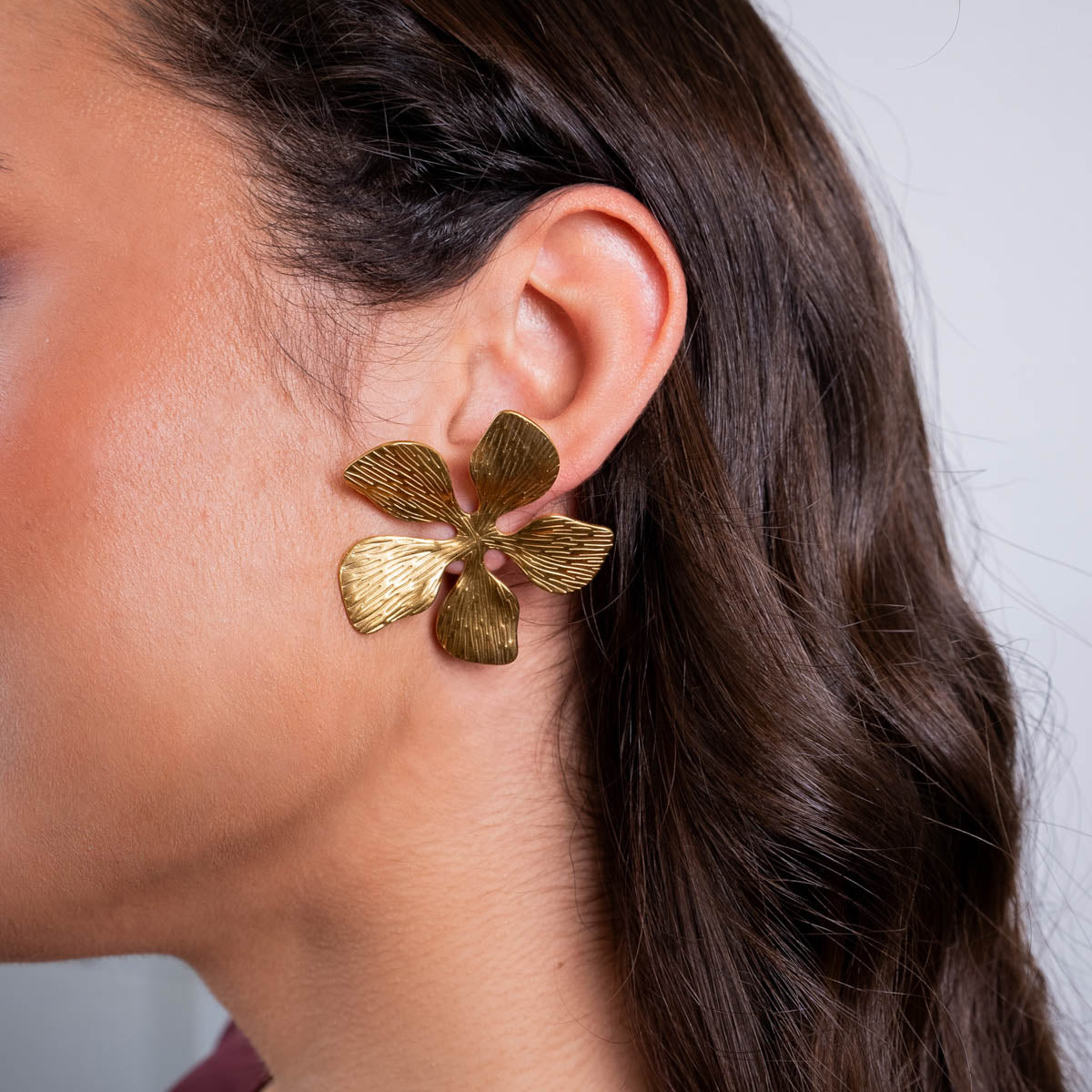 Pendientes botón Essentials pétalos Dorado Anartxy
