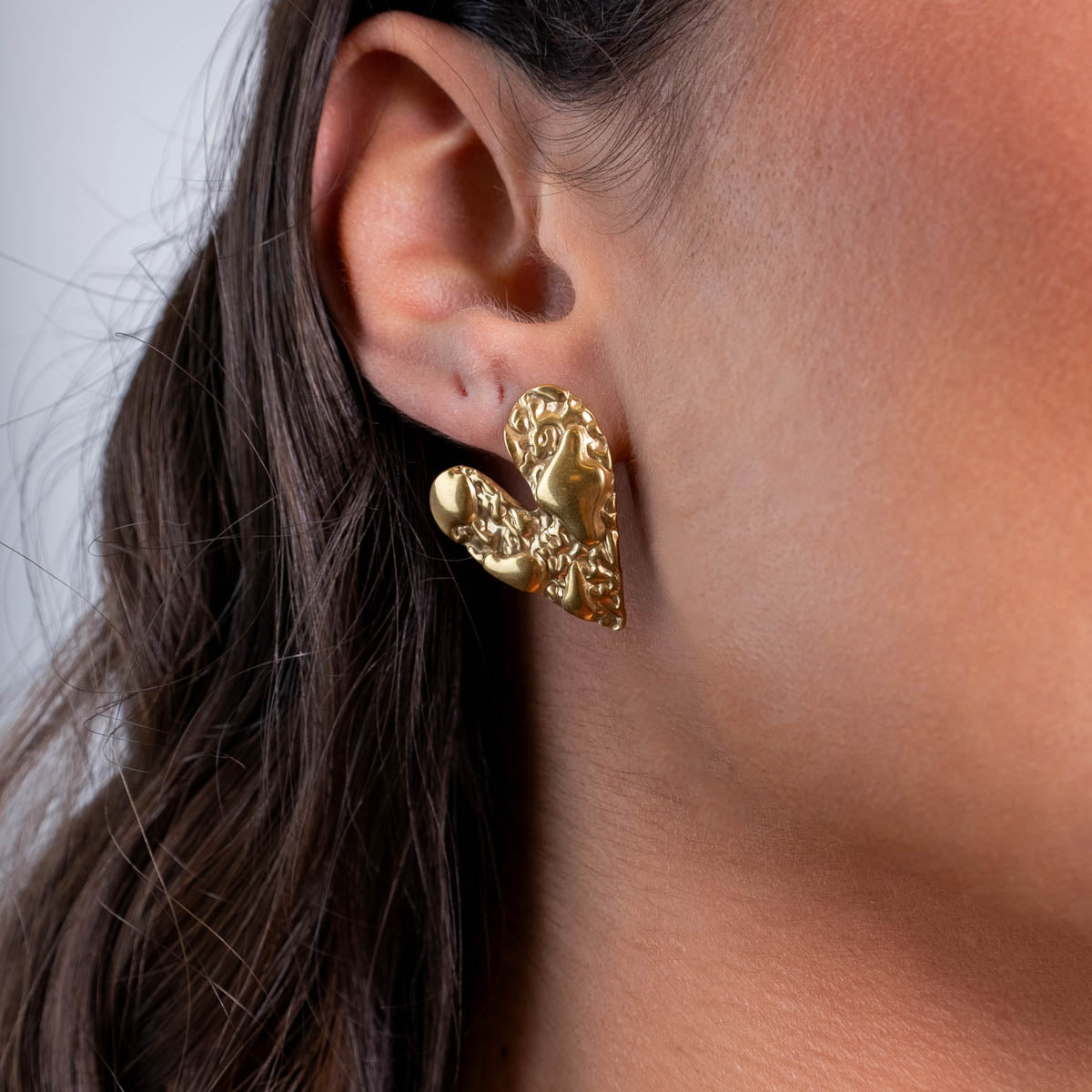 Pendientes botón Essentials corazón textura Dorado Anartxy