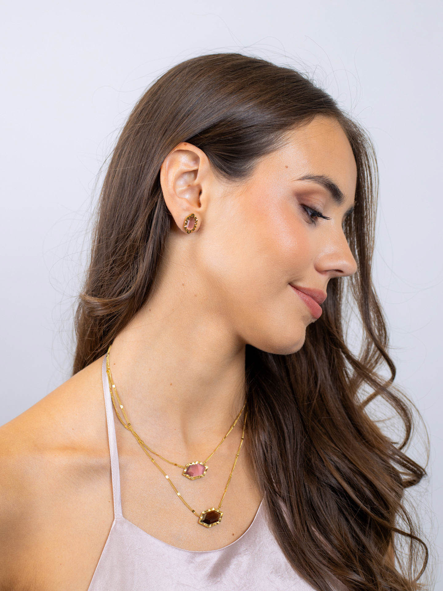 Gleam stud earrings stone
