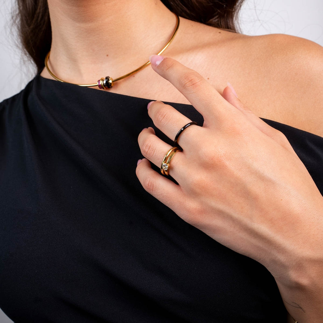 Anillo aro liso Vandal mini circonita Negro Anartxy