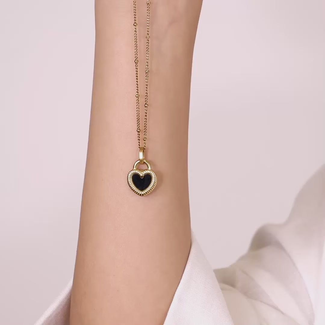 Collar Essentials Heart